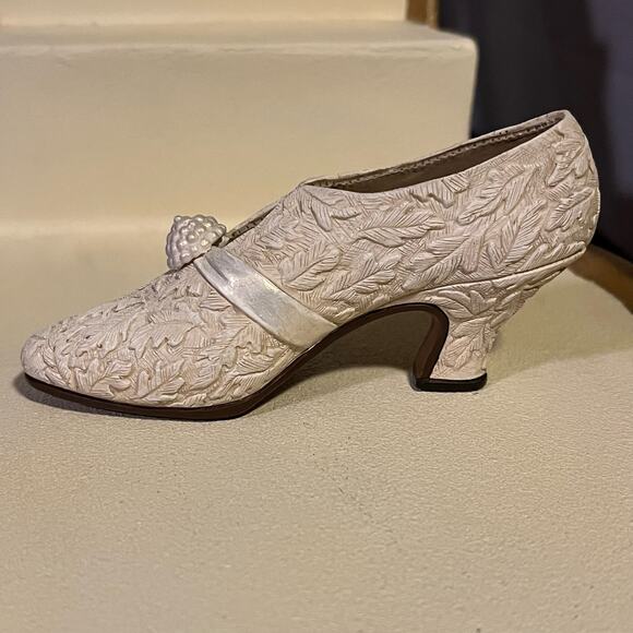 Just the Right Shoe I Do - Picture 7 of 11